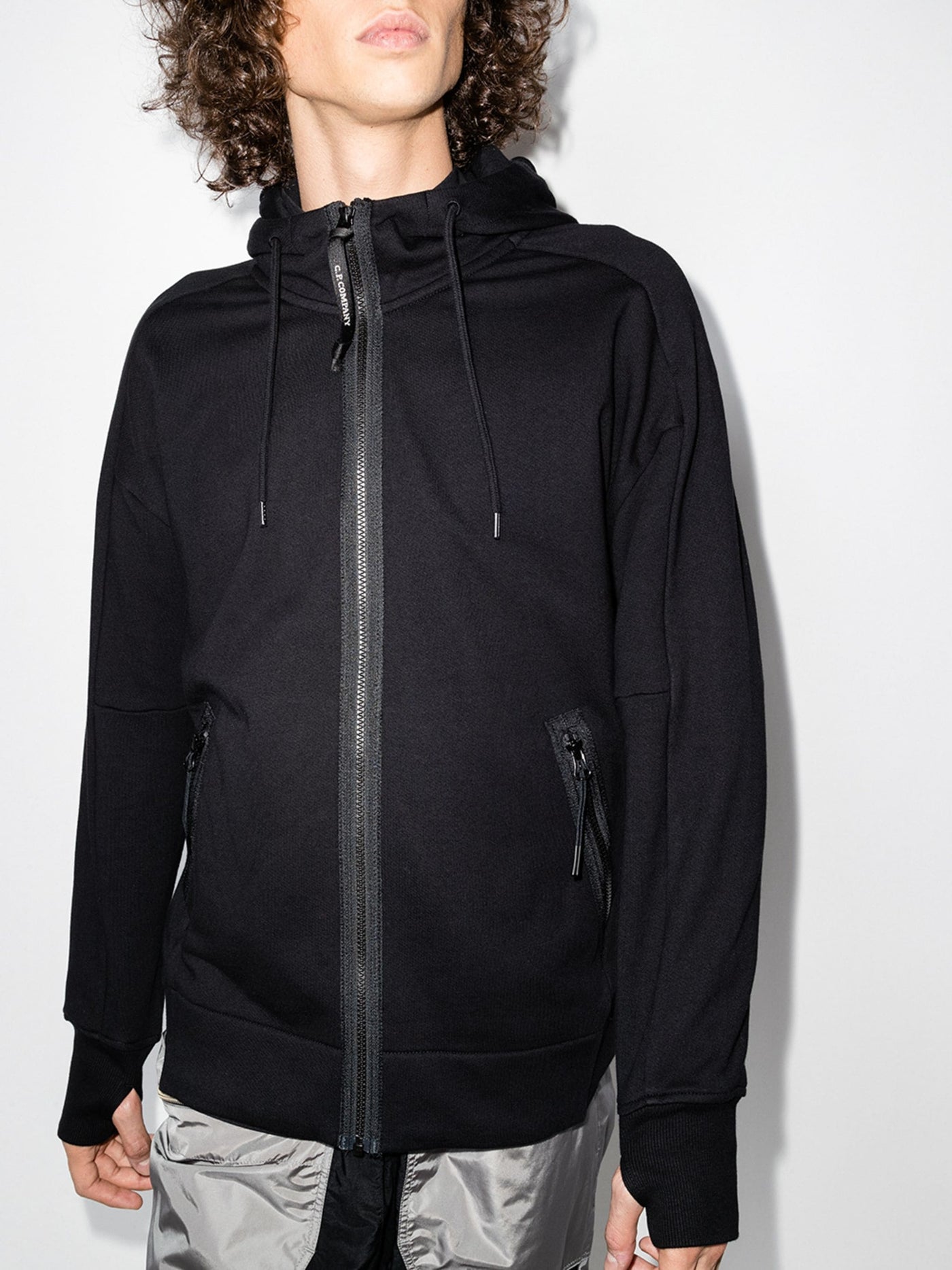 CP Company – Schwarze Fleece-Brillenjacke mit diagonalem Reliefmuster