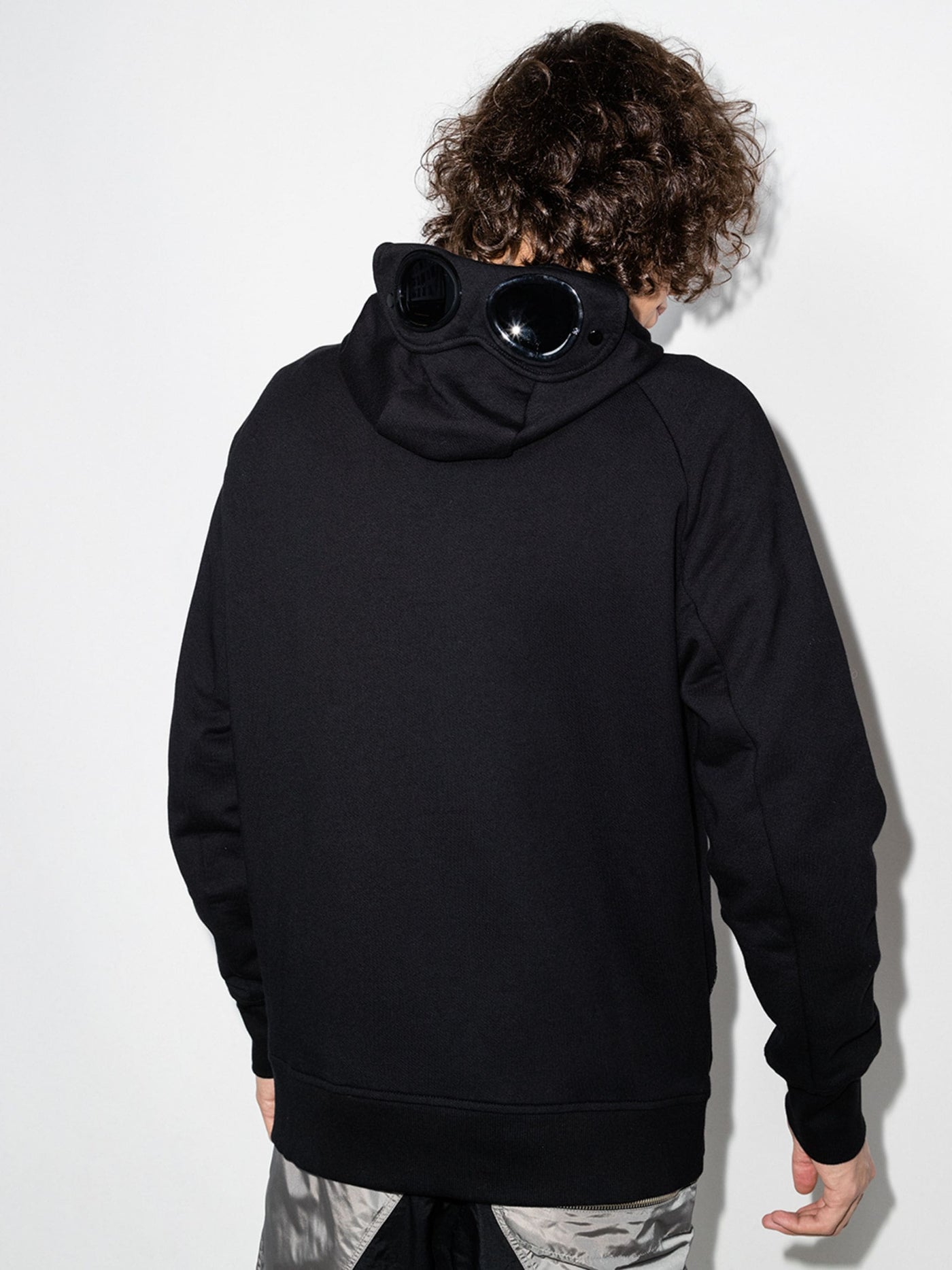CP Company – Schwarze Fleece-Brillenjacke mit diagonalem Reliefmuster