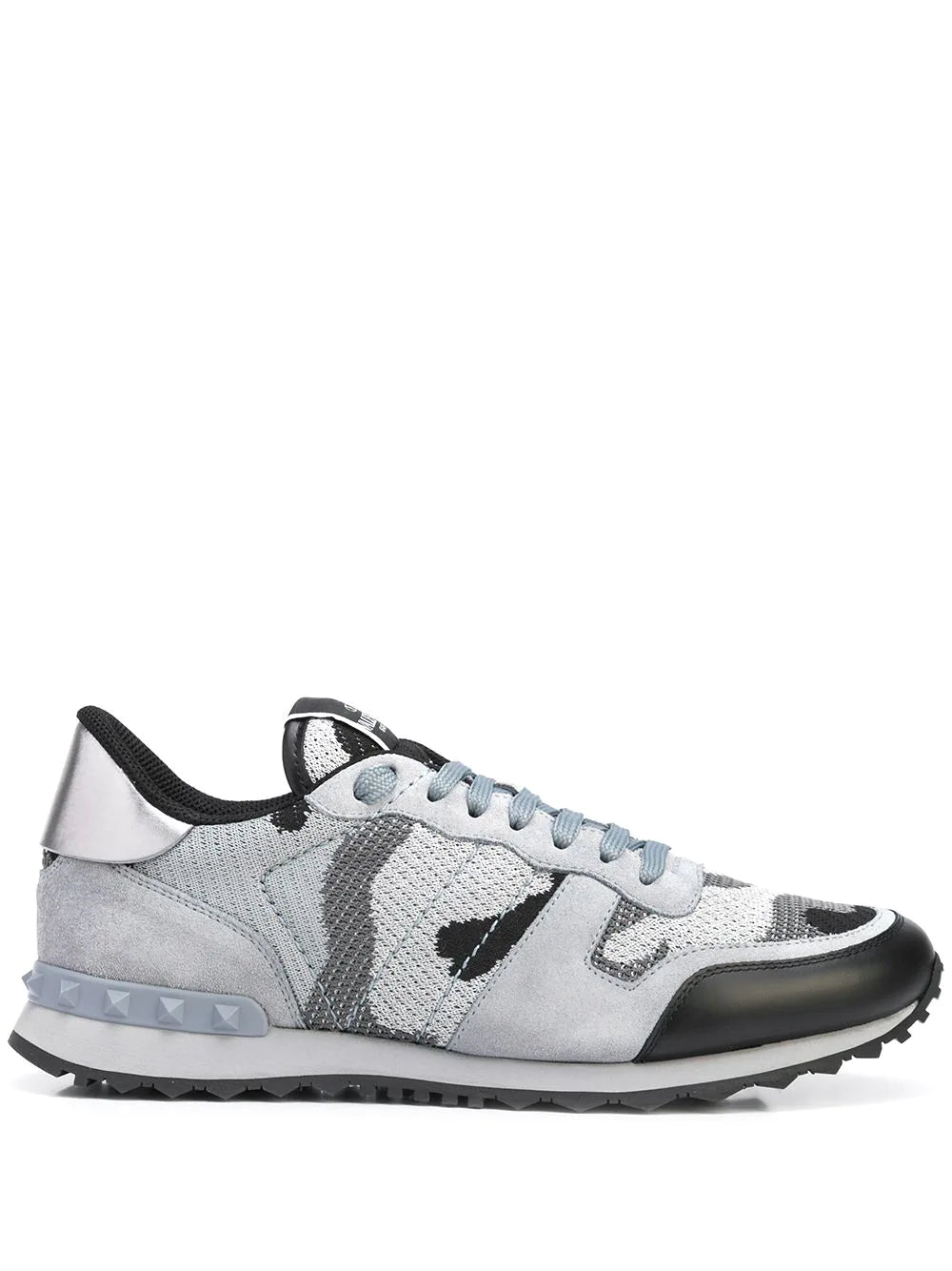 Valentino Garavani – Rockstud – Camouflage-Sneaker in Grau