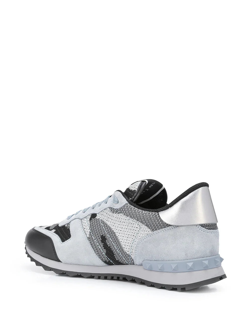 Valentino Garavani – Rockstud – Camouflage-Sneaker in Grau