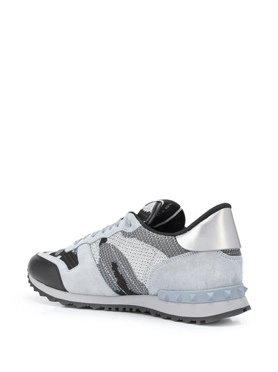 Valentino Garavani – Rockstud – Camouflage-Sneaker in Grau