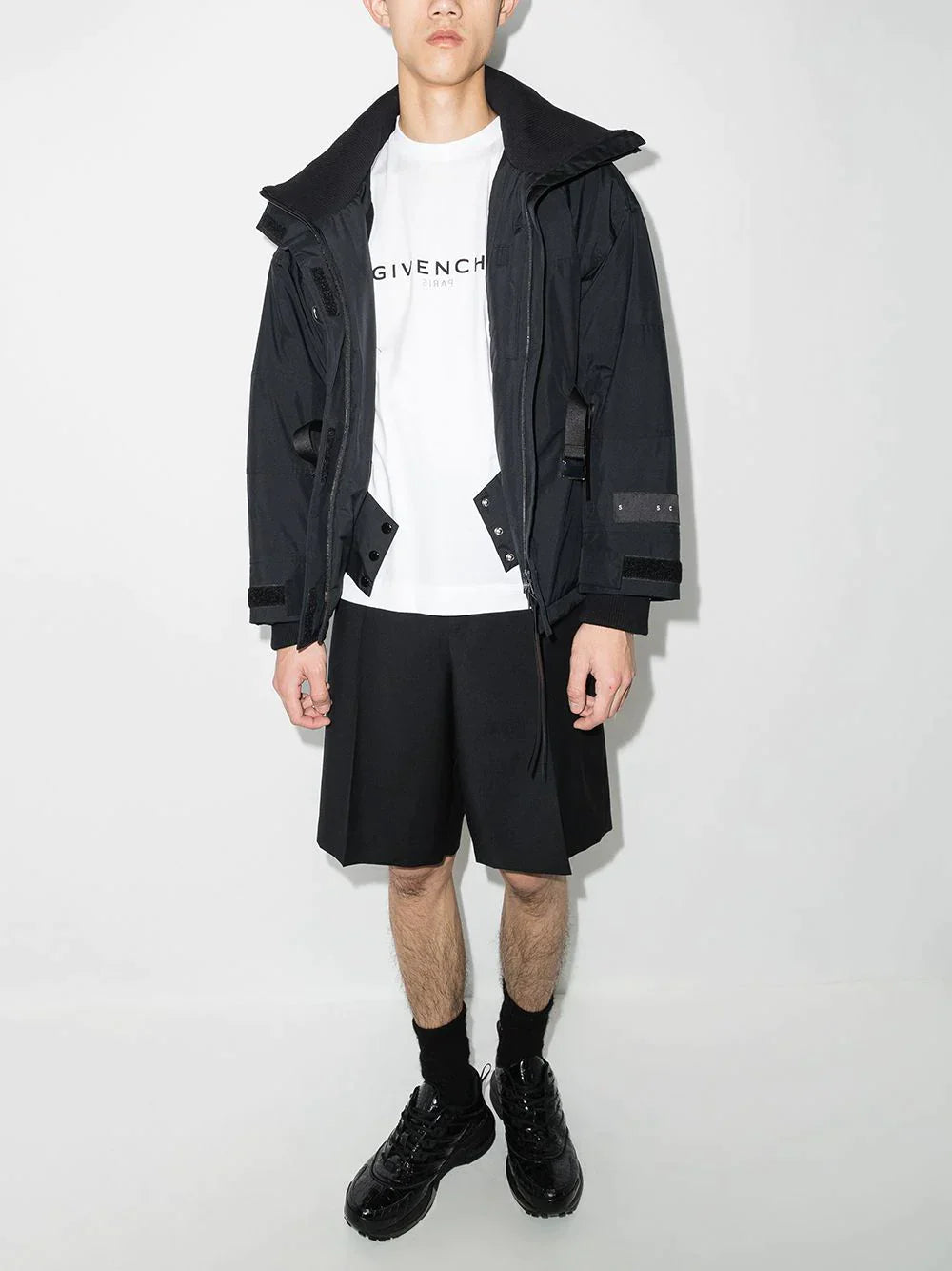 Givenchy – Oversize-T-Shirt mit Reverse-Paris-Logoprint in Weiß