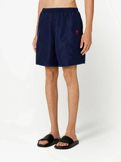 AMI Paris – Badeshorts mit gesticktem Logo in Marineblau