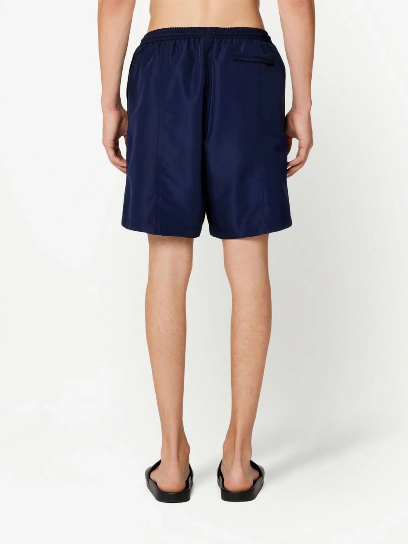 AMI Paris – Badeshorts mit gesticktem Logo in Marineblau