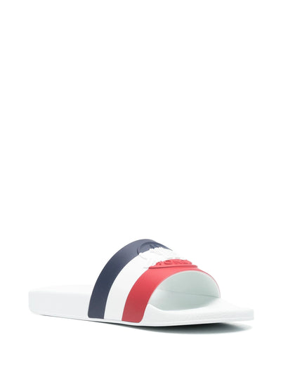 Moncler – Basille – Slider mit geprägtem Logo und Streifen in Weiß 