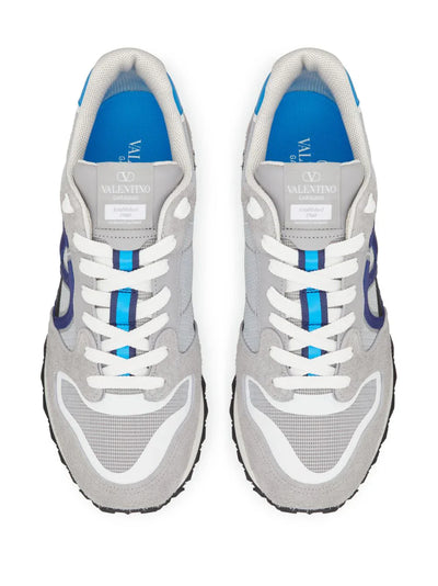 Valentino Garavani – Niedrige Sneaker „V Logo Pace“ in Grau