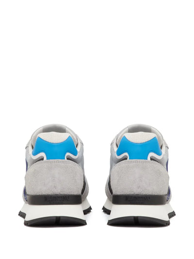 Valentino Garavani – Niedrige Sneaker „V Logo Pace“ in Grau