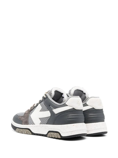 Off-White – Out of Office – Niedrige, schmale Sneaker aus Leder und Mesh in Grau