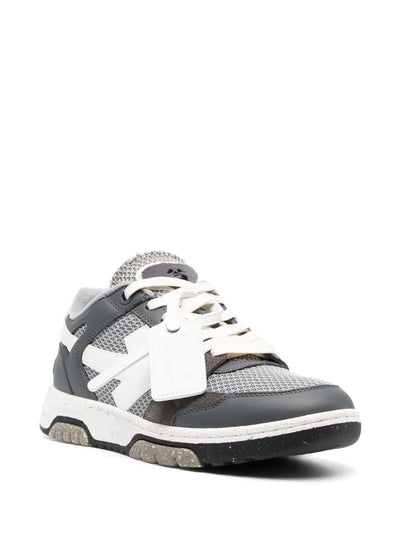 Off-White – Out of Office – Niedrige, schmale Sneaker aus Leder und Mesh in Grau