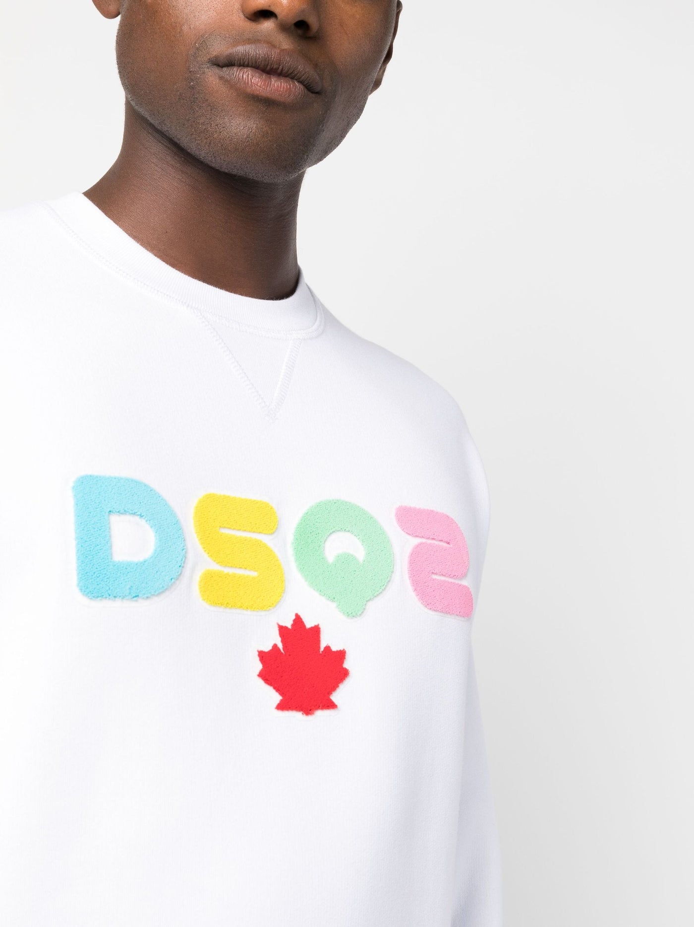 Dsquared2 DSQ2 – Weißes Sweatshirt mit Regenbogen-Applikation und Logo