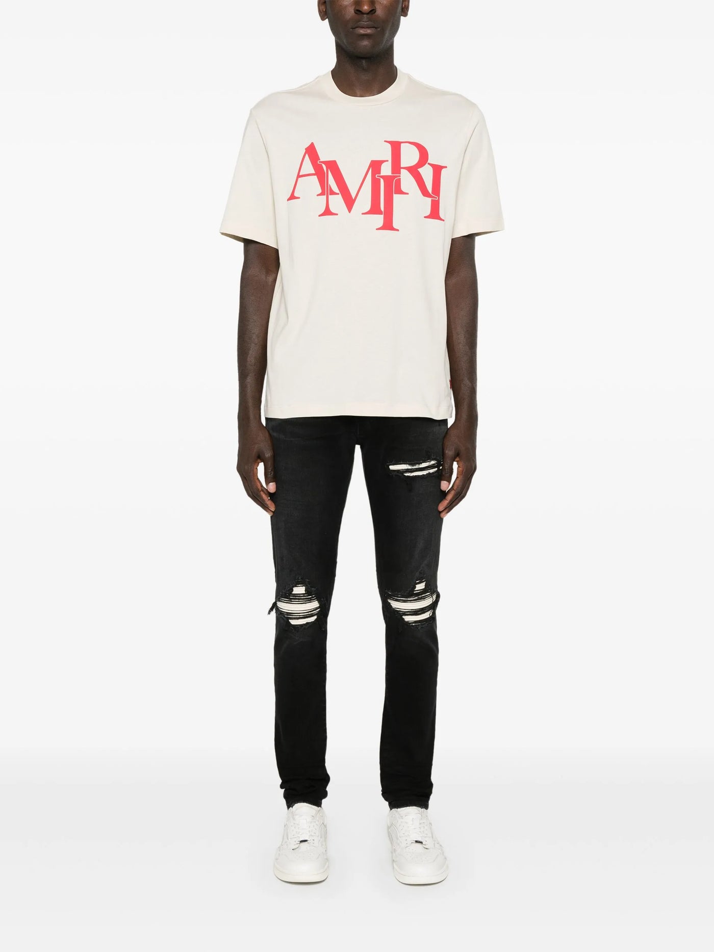 Amiri – T-Shirt mit gestaffeltem Logo-Print in Rot in Hellbeige