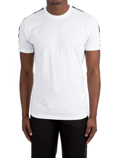 Givenchy – Schmal geschnittenes T-Shirt mit gebrochenem Ärmellogo in Weiß