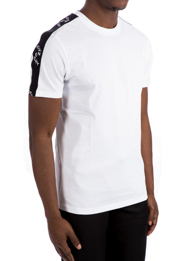 Givenchy – Schmal geschnittenes T-Shirt mit gebrochenem Ärmellogo in Weiß