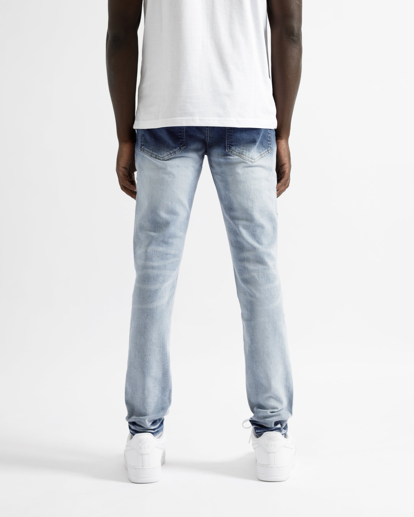 Magiri – Cannes – Zerrissene Jeans mit Farbverlauf und verblasstem Farbverlauf in Blau