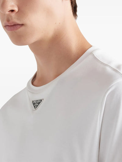 Prada – Weißes T-Shirt mit Dreiecksplakette