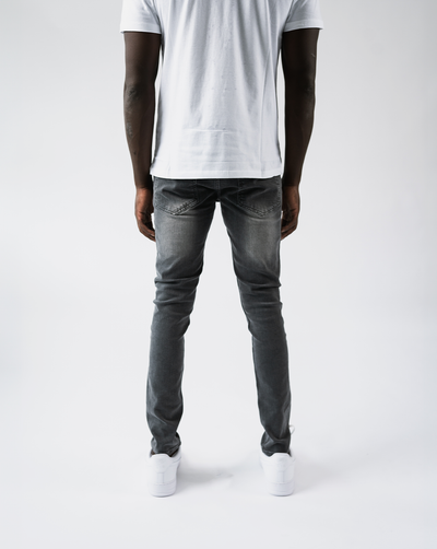 Magiri Douai – Graue Jeans mit zerrissenen Patches