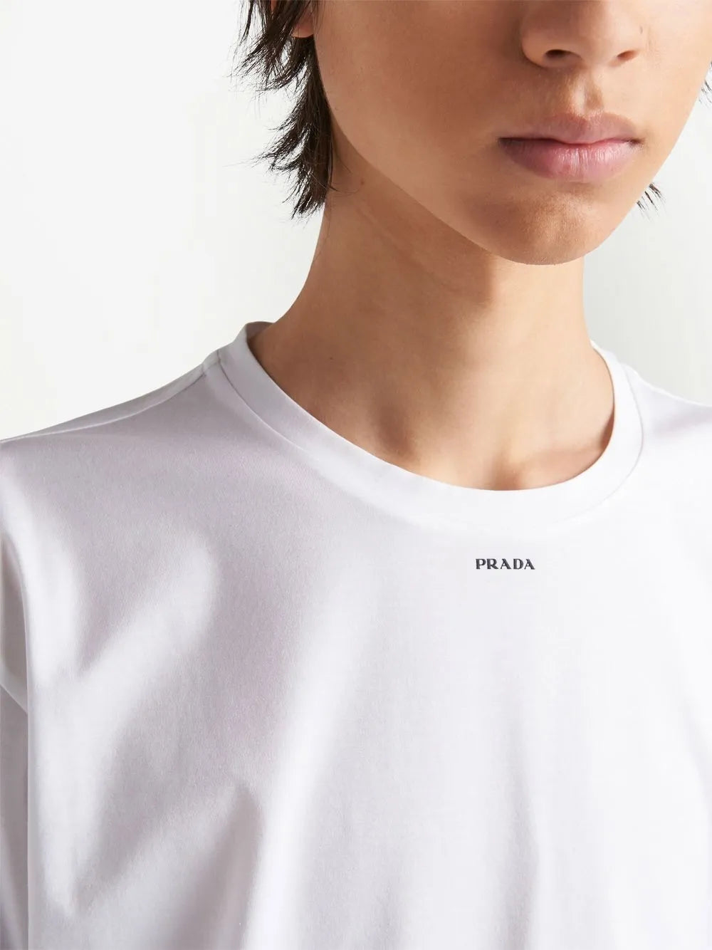 Prada – Weißes T-Shirt mit kleinem Logo-Print