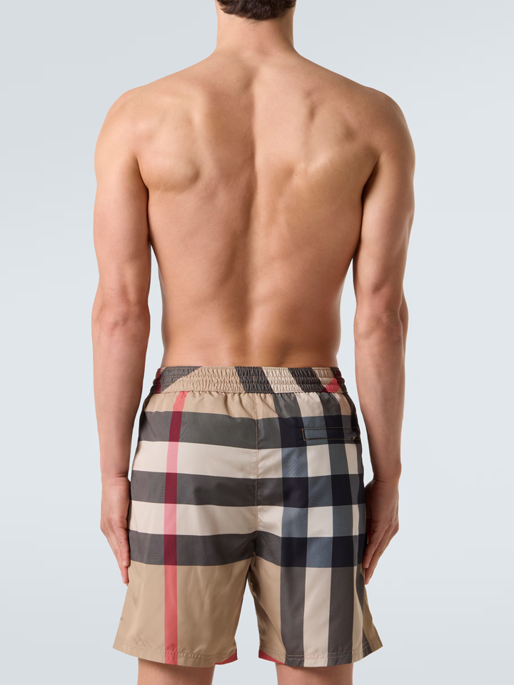 Burberry – Karierte Badeshorts in Beige