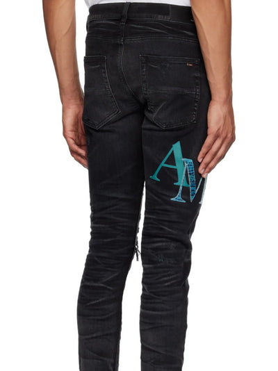 Amiri – Zerrissene Lederjeans mit versetztem Logo in Schwarz
