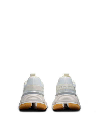 On Running – Cloudnova Form 2 – Sneaker in Weiß-Elfenbein