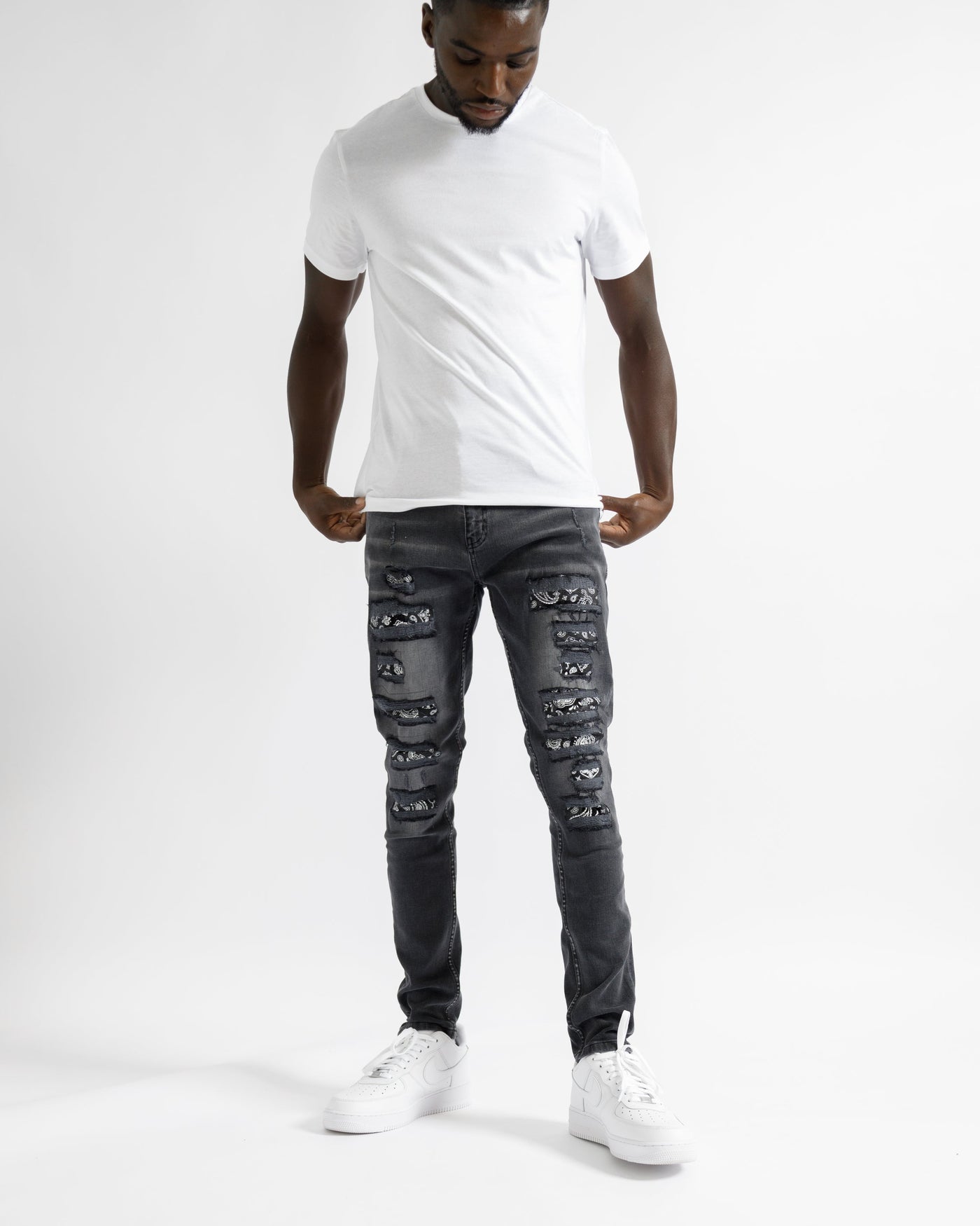 Magiri Bordeaux – Schwarze Jeans im Used-Look mit Bandana-Print