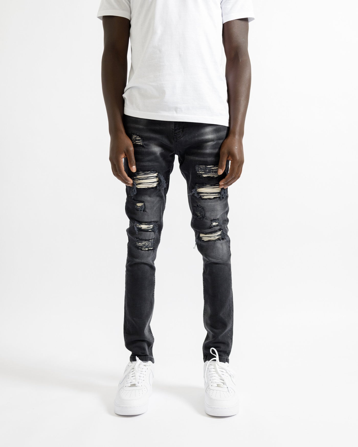 Magiri „Rouen“ zerrissene Jeans in Schwarz