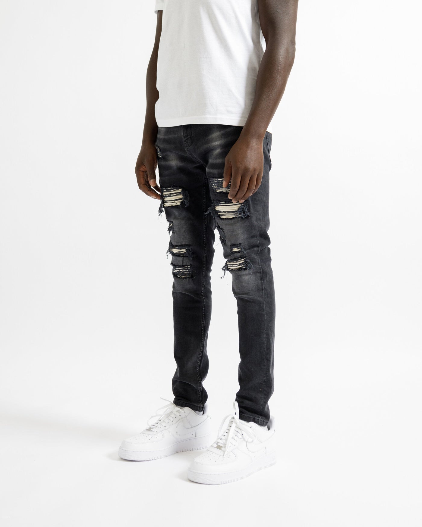 Magiri „Rouen“ zerrissene Jeans in Schwarz