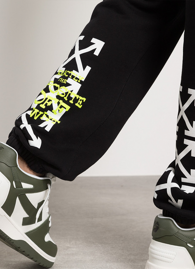 Off-White – Schwarze Jogginghose mit Gegenpfeil-Print
