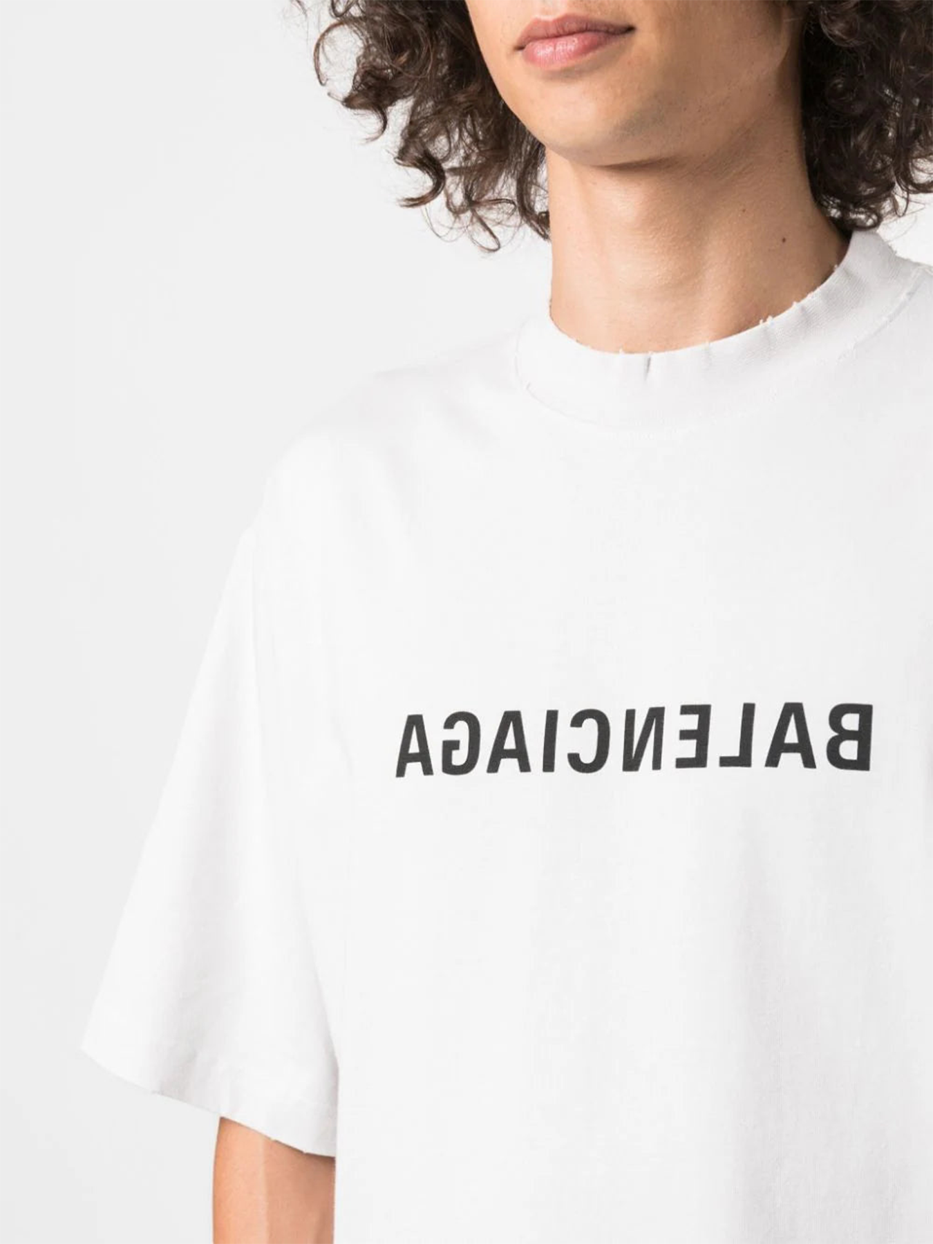 Balenciaga – Weißes T-Shirt mit umgekehrtem Logo-Print