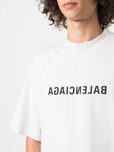 Balenciaga – Weißes T-Shirt mit umgekehrtem Logo-Print
